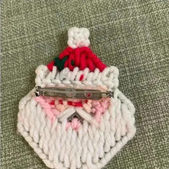 Vintage Homemade Needlepoint Santa Excellent Condition Brooch - Picture 3 of 5